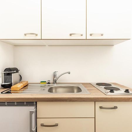 וינה Cozy Apartment Steps Away From Subway Station מראה חיצוני תמונה