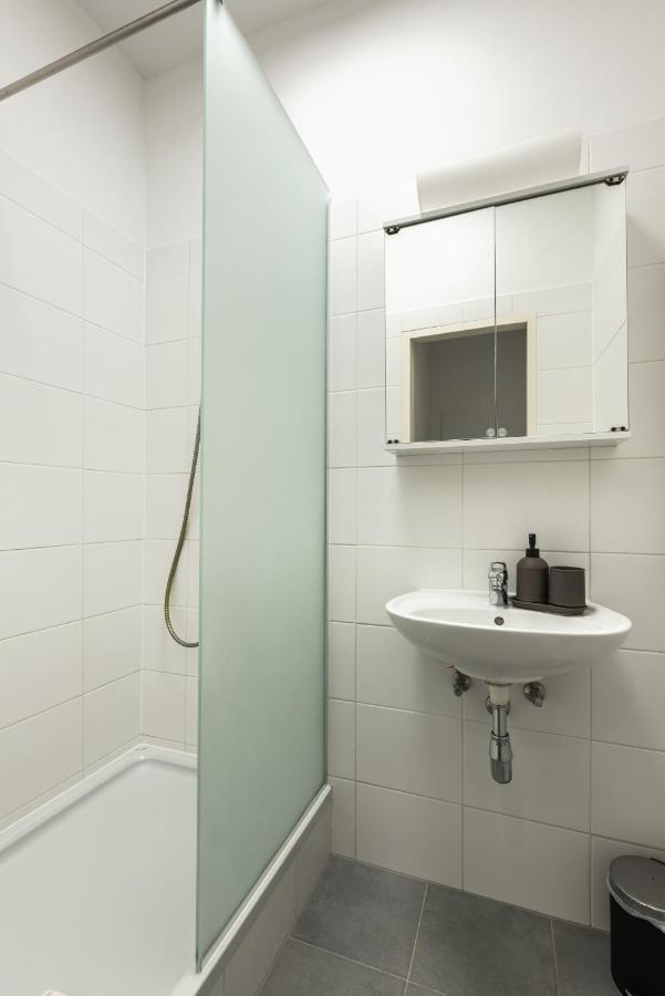 וינה Cozy Apartment Steps Away From Subway Station מראה חיצוני תמונה