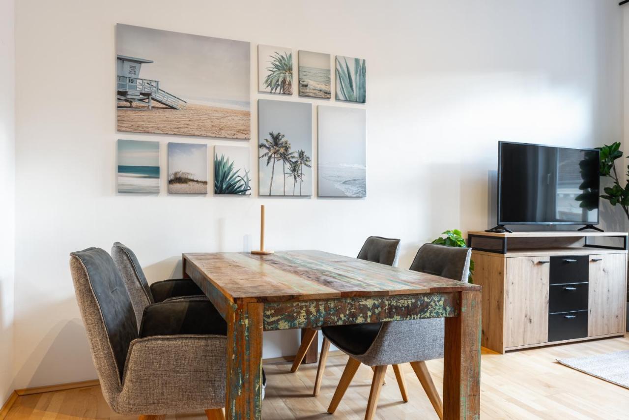 וינה Cozy Apartment Steps Away From Subway Station מראה חיצוני תמונה
