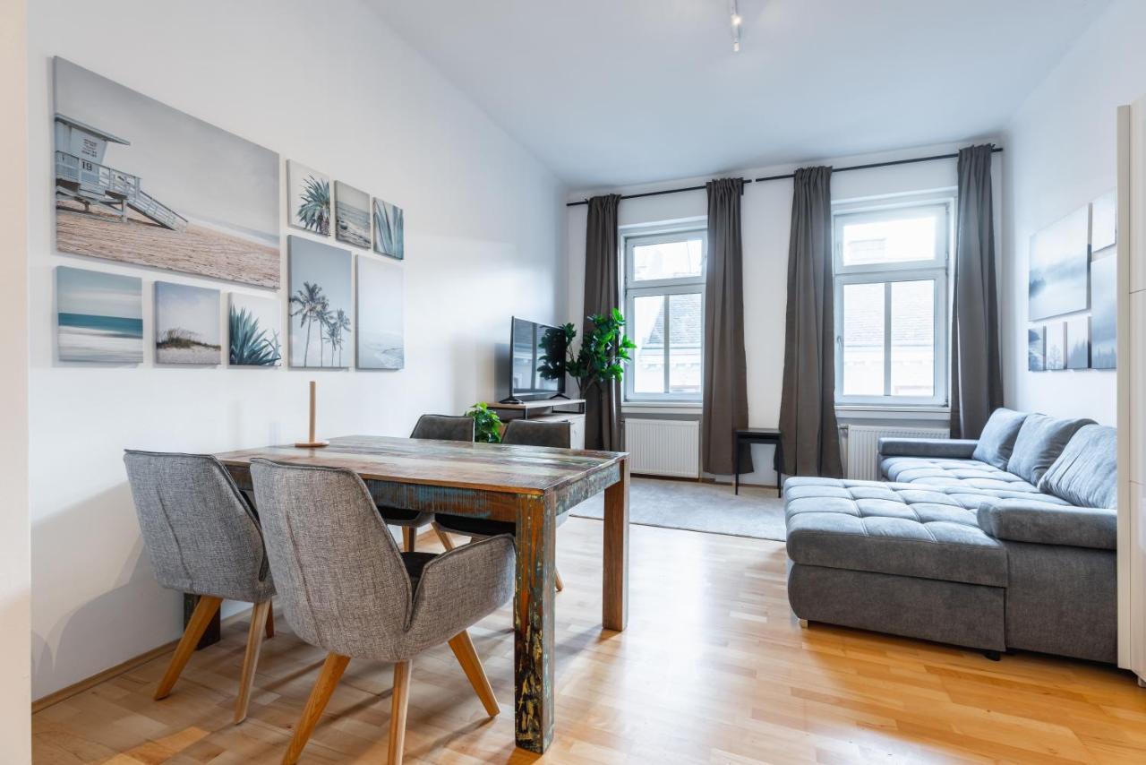 וינה Cozy Apartment Steps Away From Subway Station מראה חיצוני תמונה
