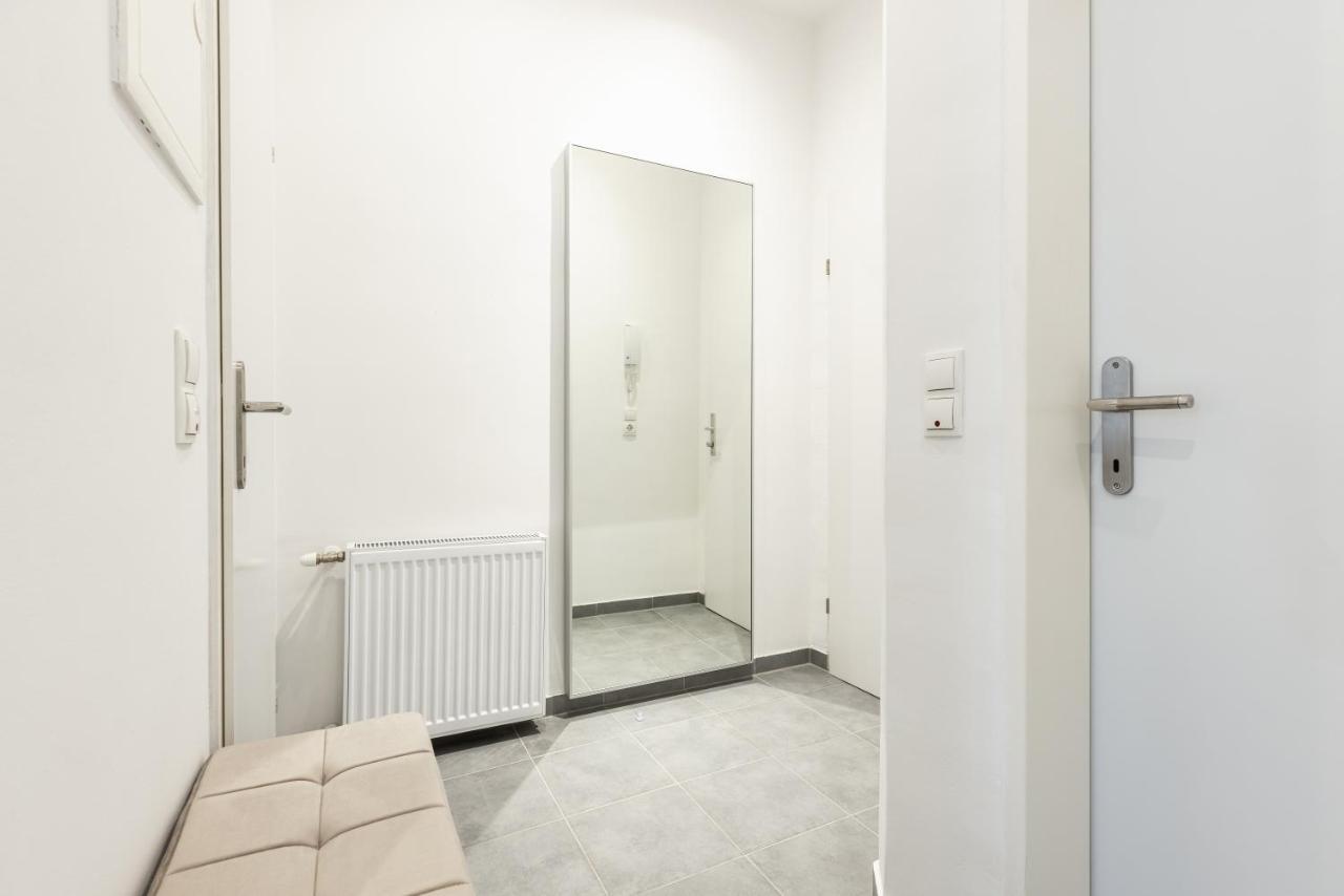 וינה Cozy Apartment Steps Away From Subway Station מראה חיצוני תמונה
