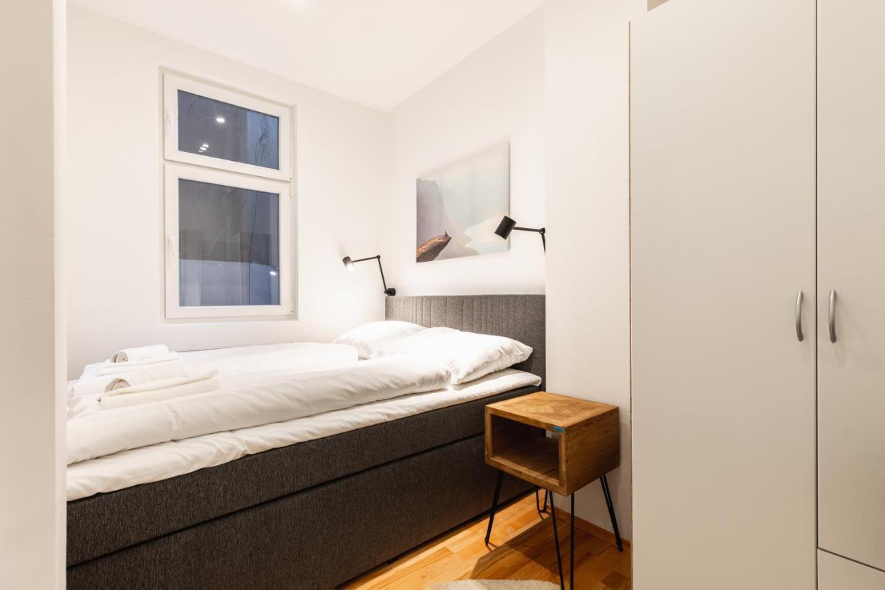 וינה Cozy Apartment Steps Away From Subway Station מראה חיצוני תמונה