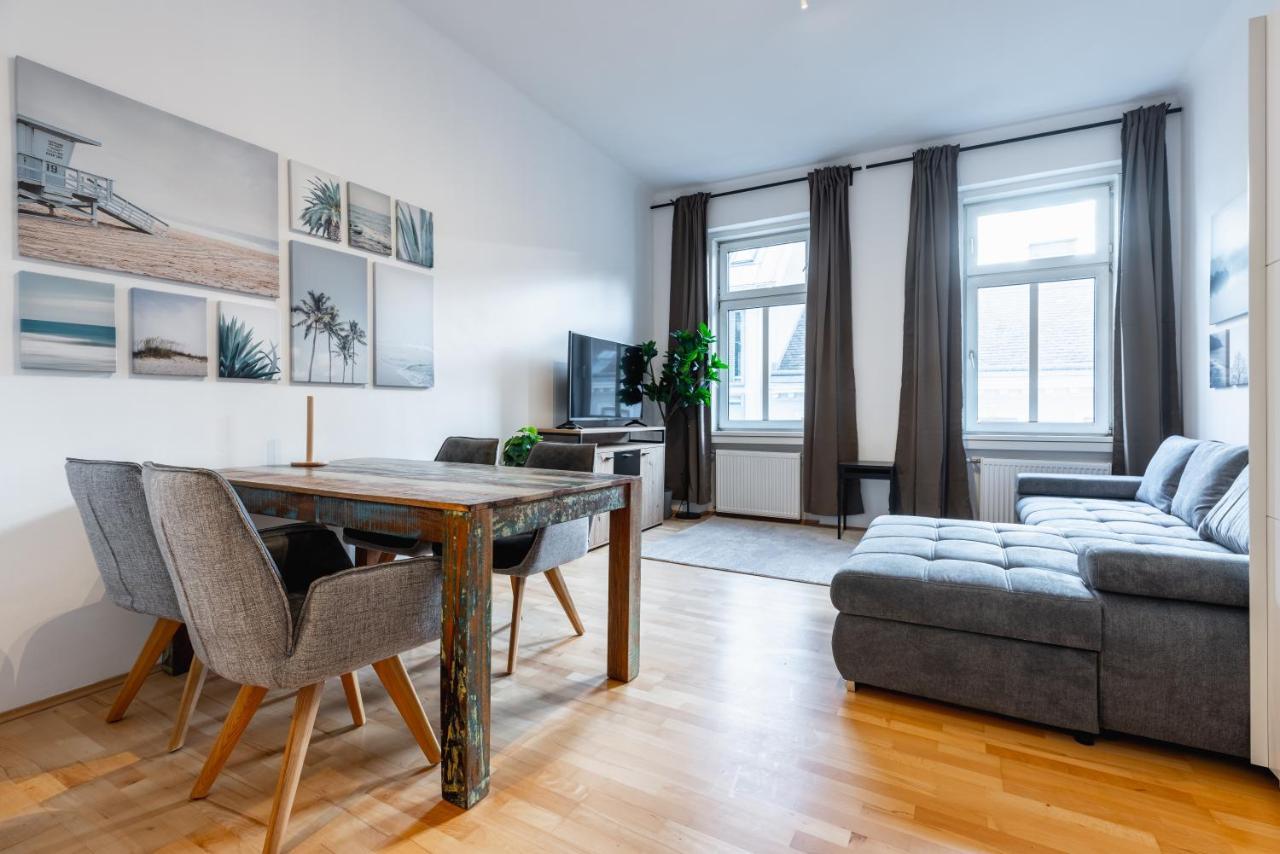 וינה Cozy Apartment Steps Away From Subway Station מראה חיצוני תמונה