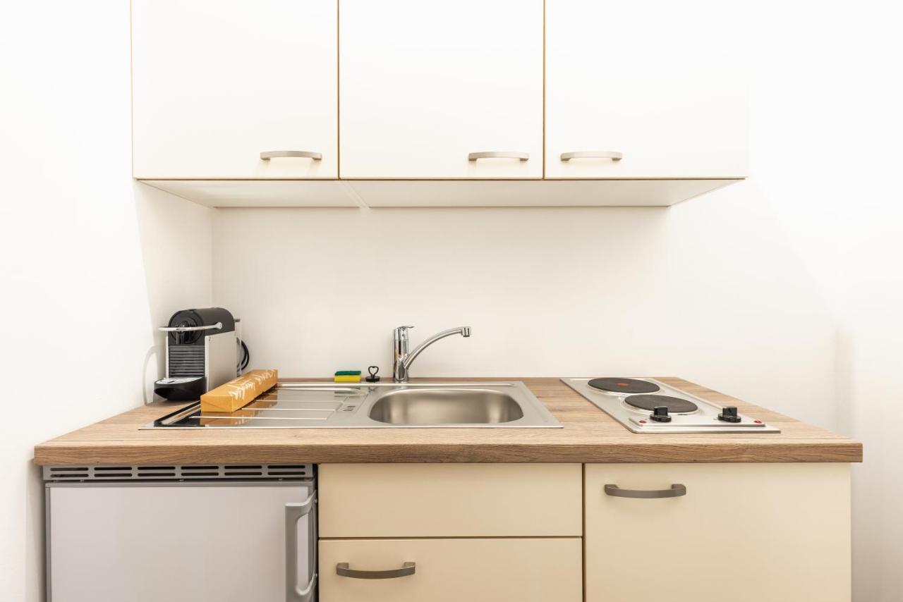 וינה Cozy Apartment Steps Away From Subway Station מראה חיצוני תמונה